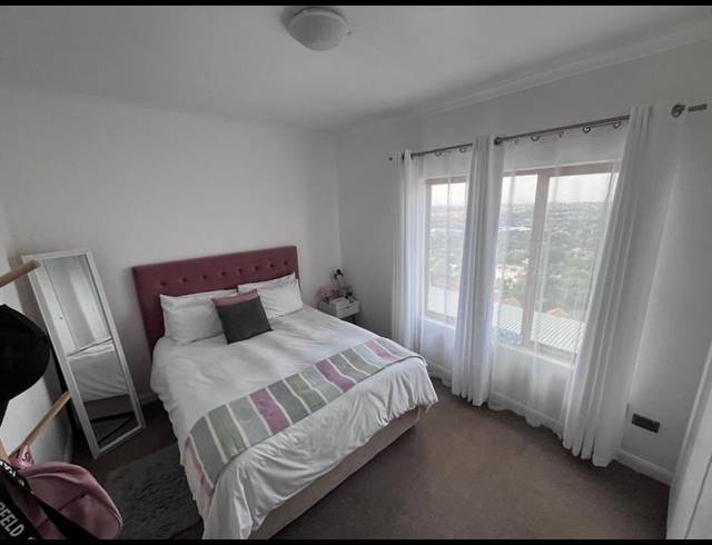 2 BEDROOM TOWNHOUSE FOR SALE IN CONSTANTIA KLOOF